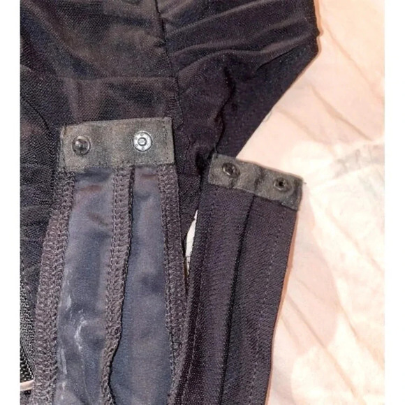 No Vacancy Women's Black Ruffled Sleeveless bodysuit with front Zipper Size L - Picture 5 of 9